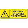 Panneau Piétons changez de trottoir 800x600 